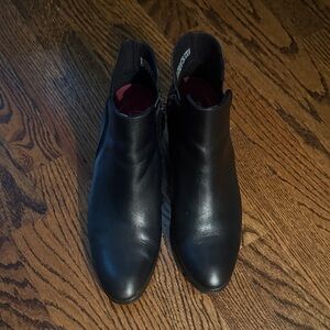 Munro Black Leather Ankle Boots